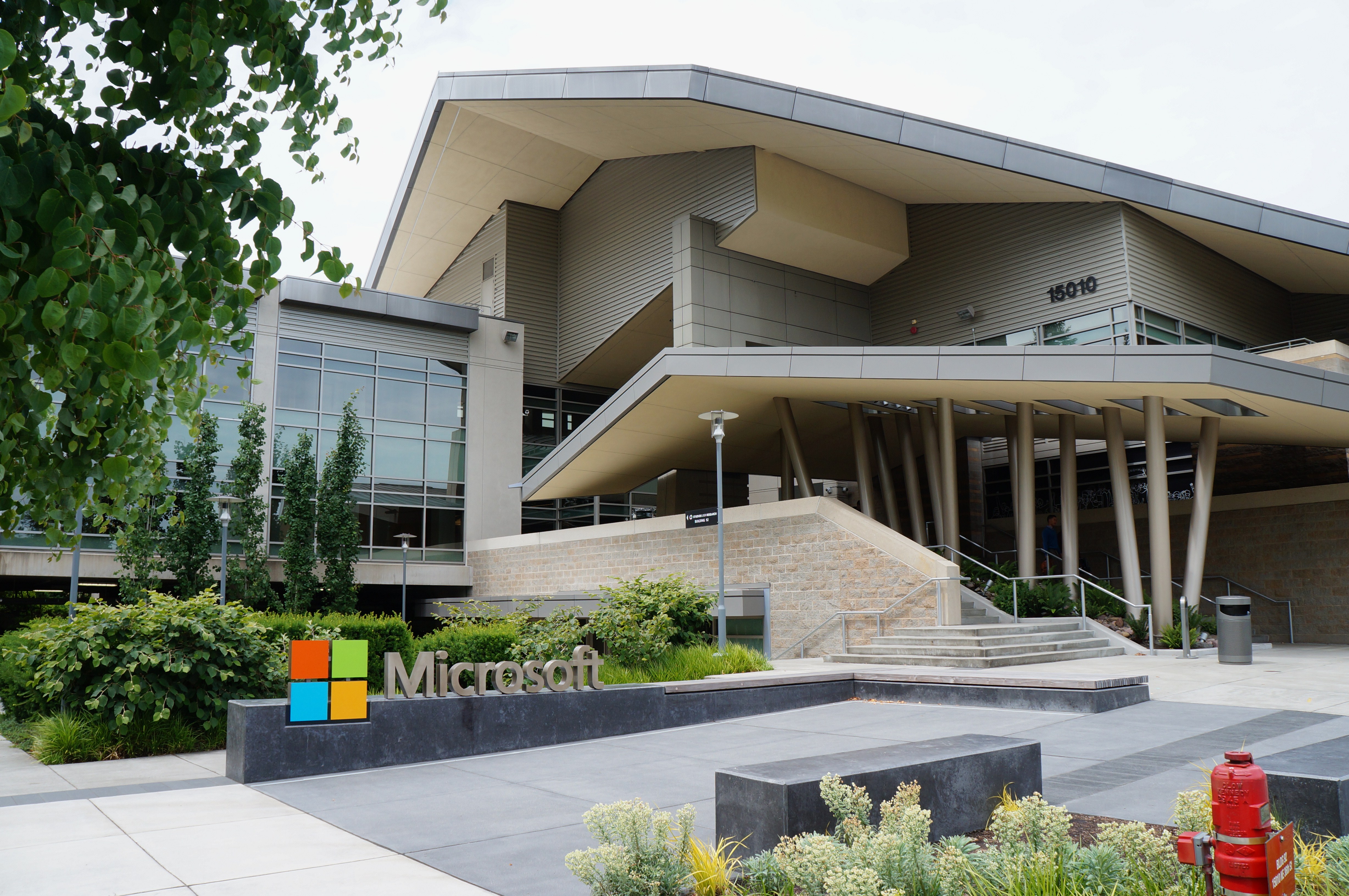 Śledztwo ProPublica: Microsoft nie nadąża z łataniem luk znajdowanych przez AI Anthropic