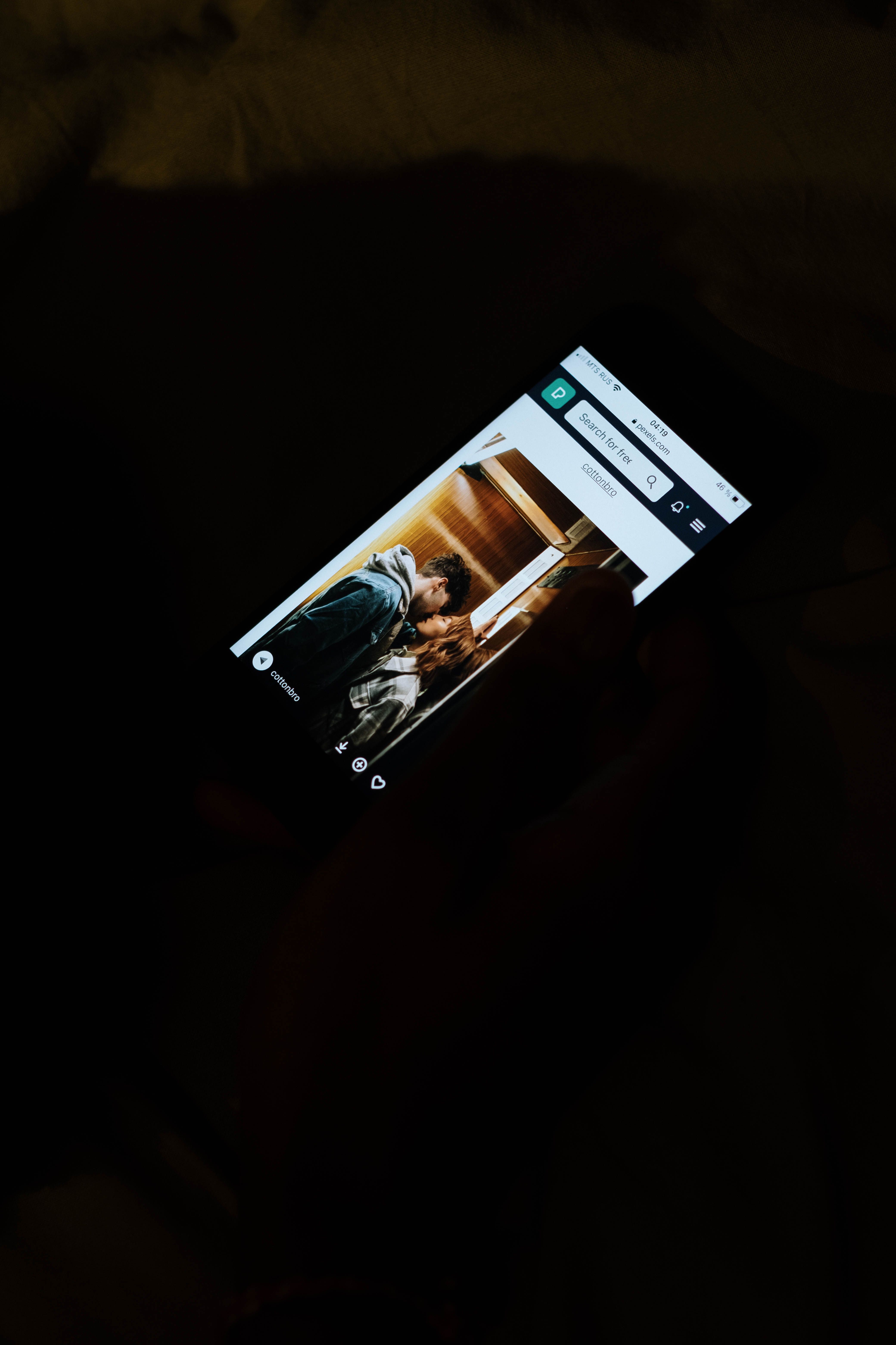 Chińczycy żegnają się z AI-partnerami, giganci technologiczni wyłączają aplikacje