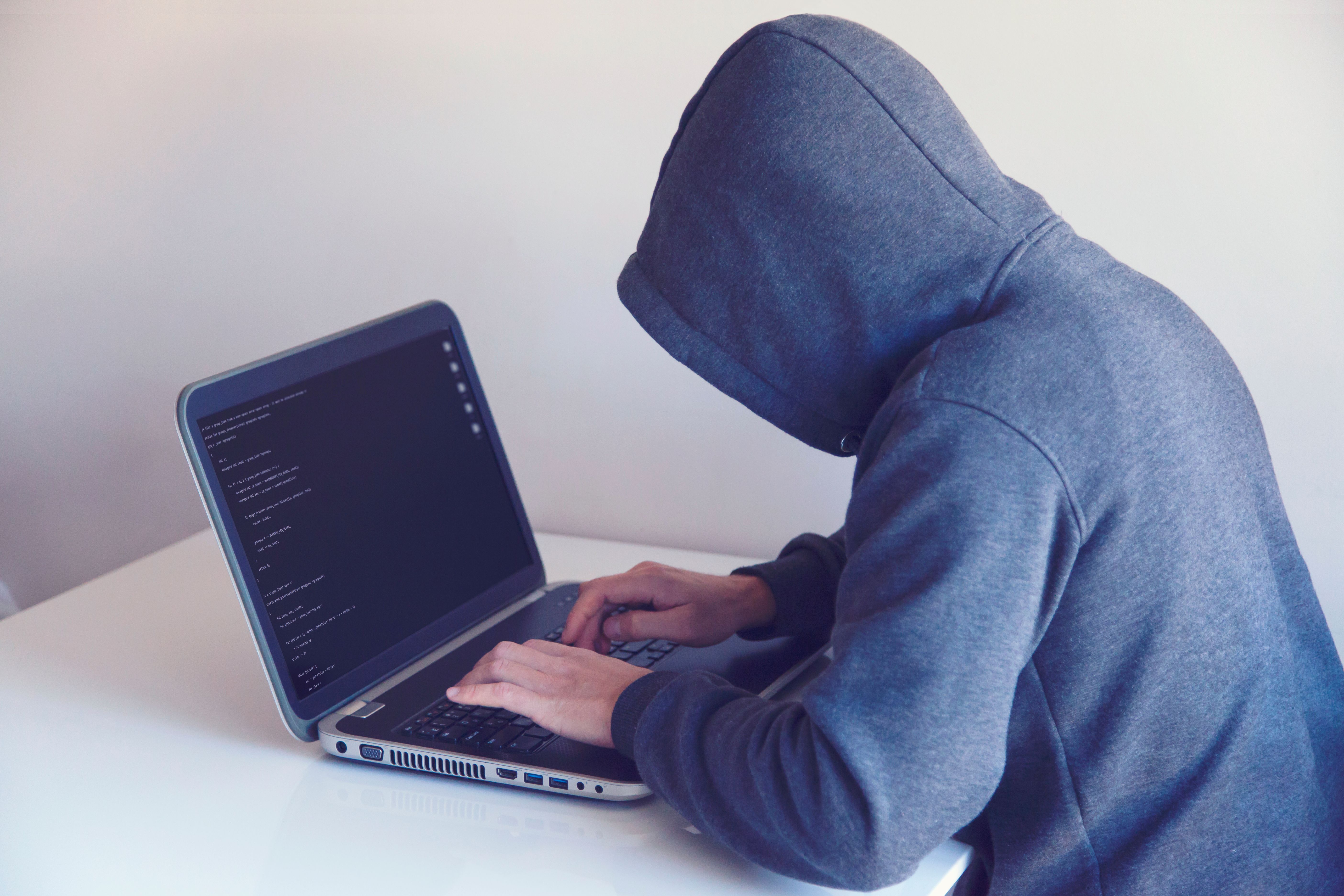 Reuters ujawnia ofiary hakerów, którzy oszukali agenta AI Cursor pretekstem testu