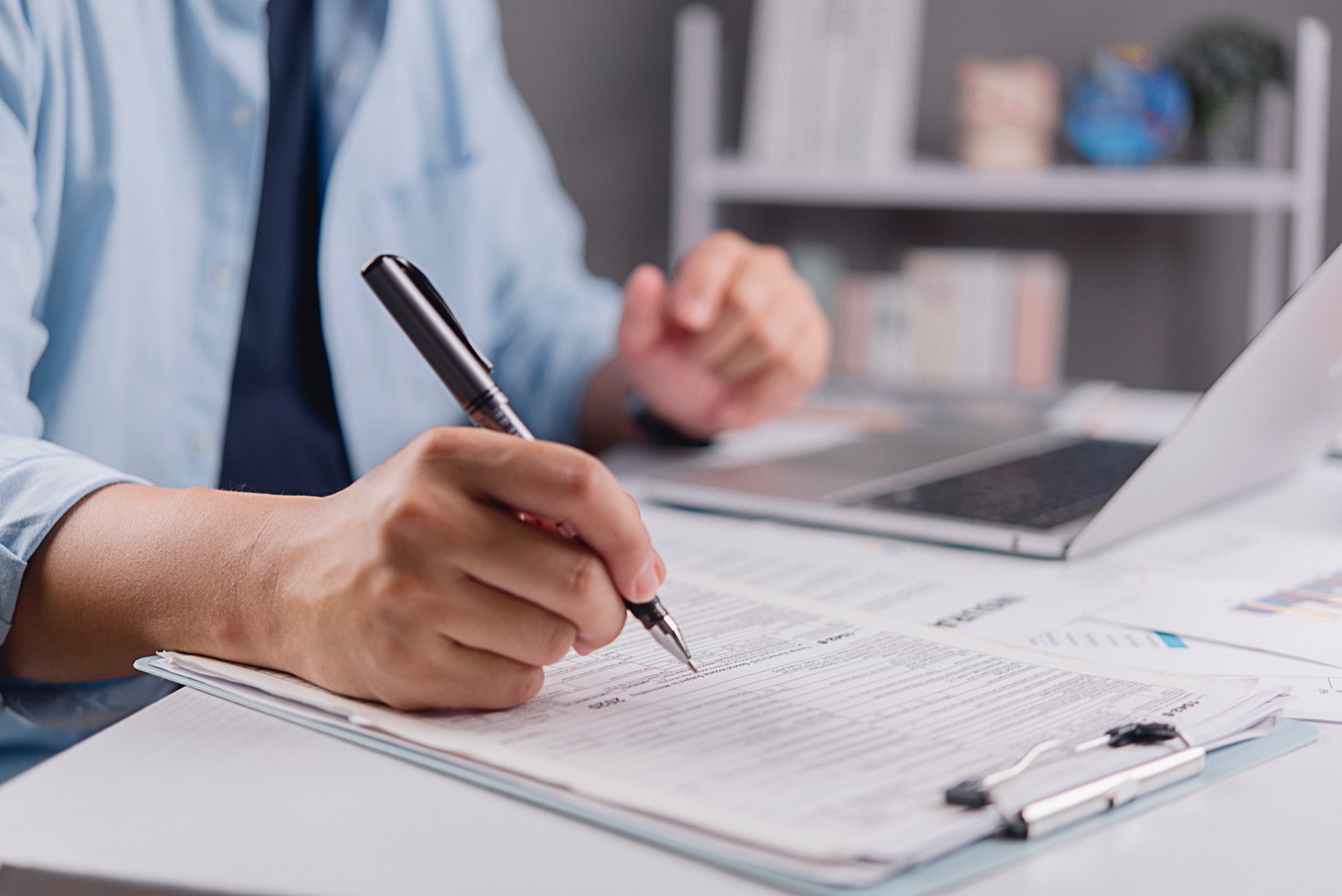 Brytyjski regulator finansowy chce nowych uprawnień wobec agentów AI