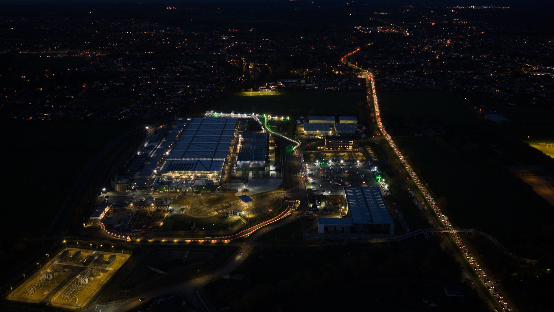 Meta buduje pięć gigawatowych centrów danych, by wyprzedzić Google w wyścigu AI