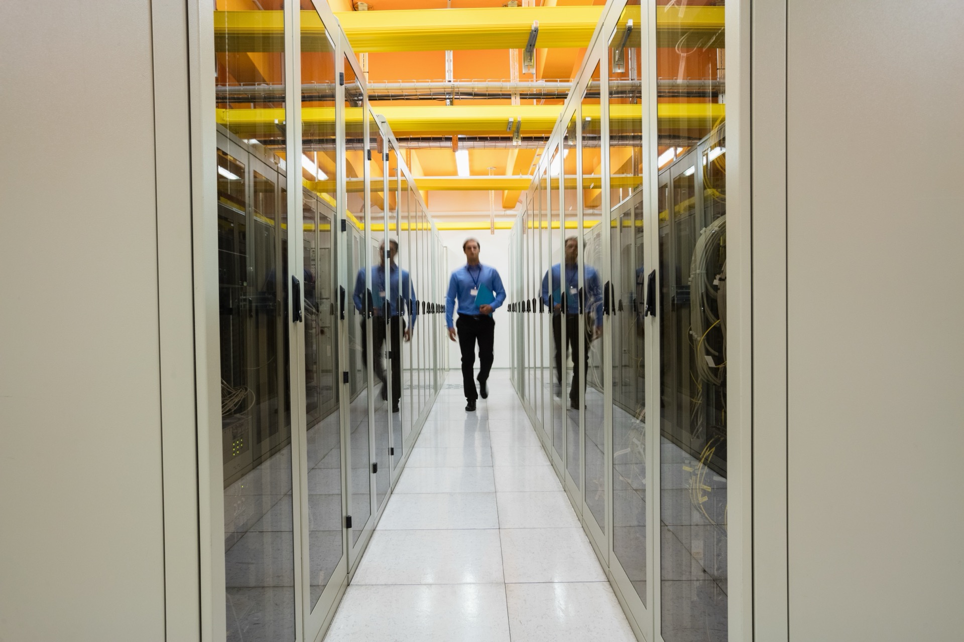 Microsoft i AWS wysyłają armie inżynierów do klientów, by AI zaczęło się zwracać