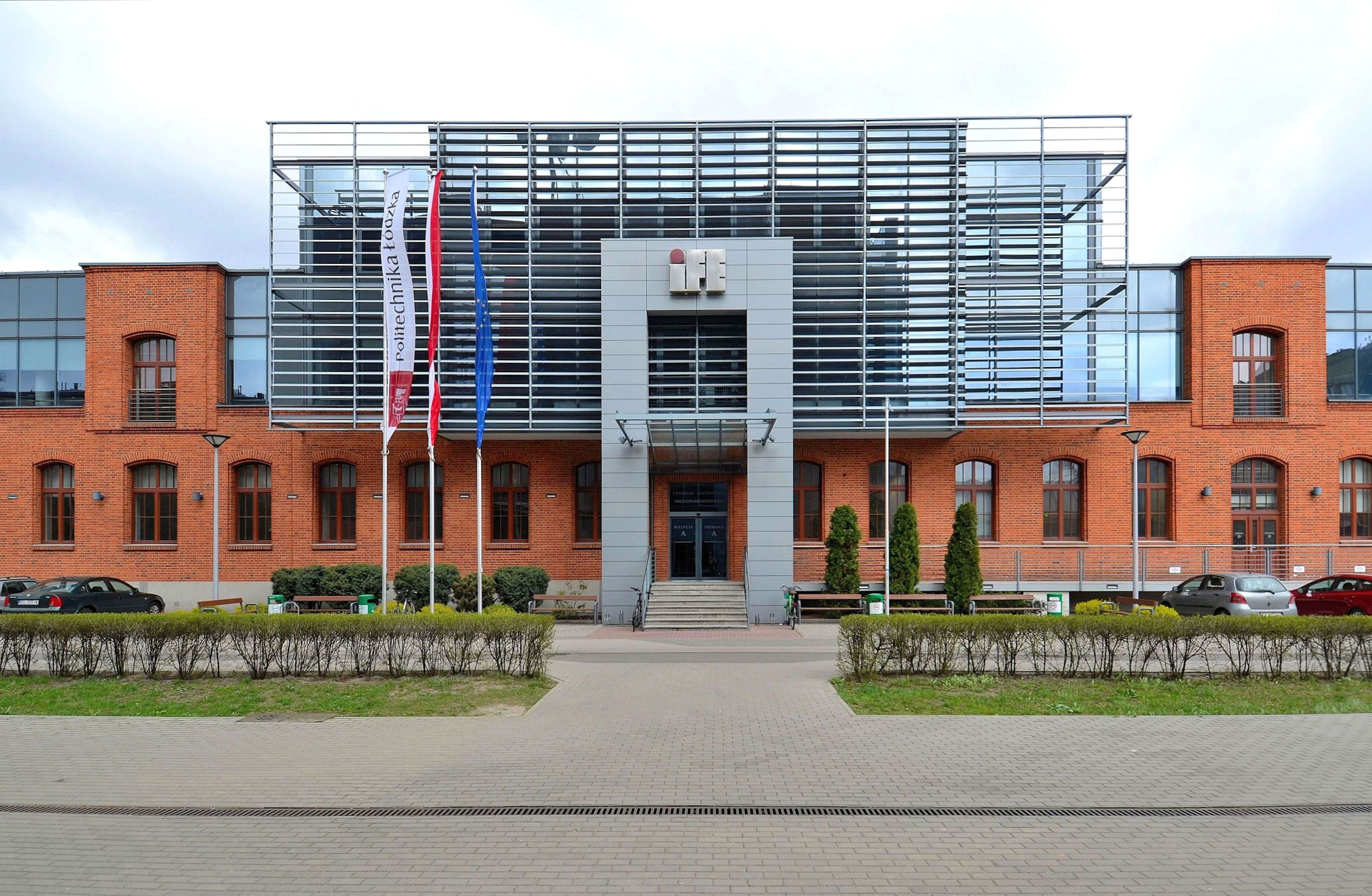 Politechnika Łódzka i FABE zbudują AI przewidującą pożary instalacji fotowoltaicznych