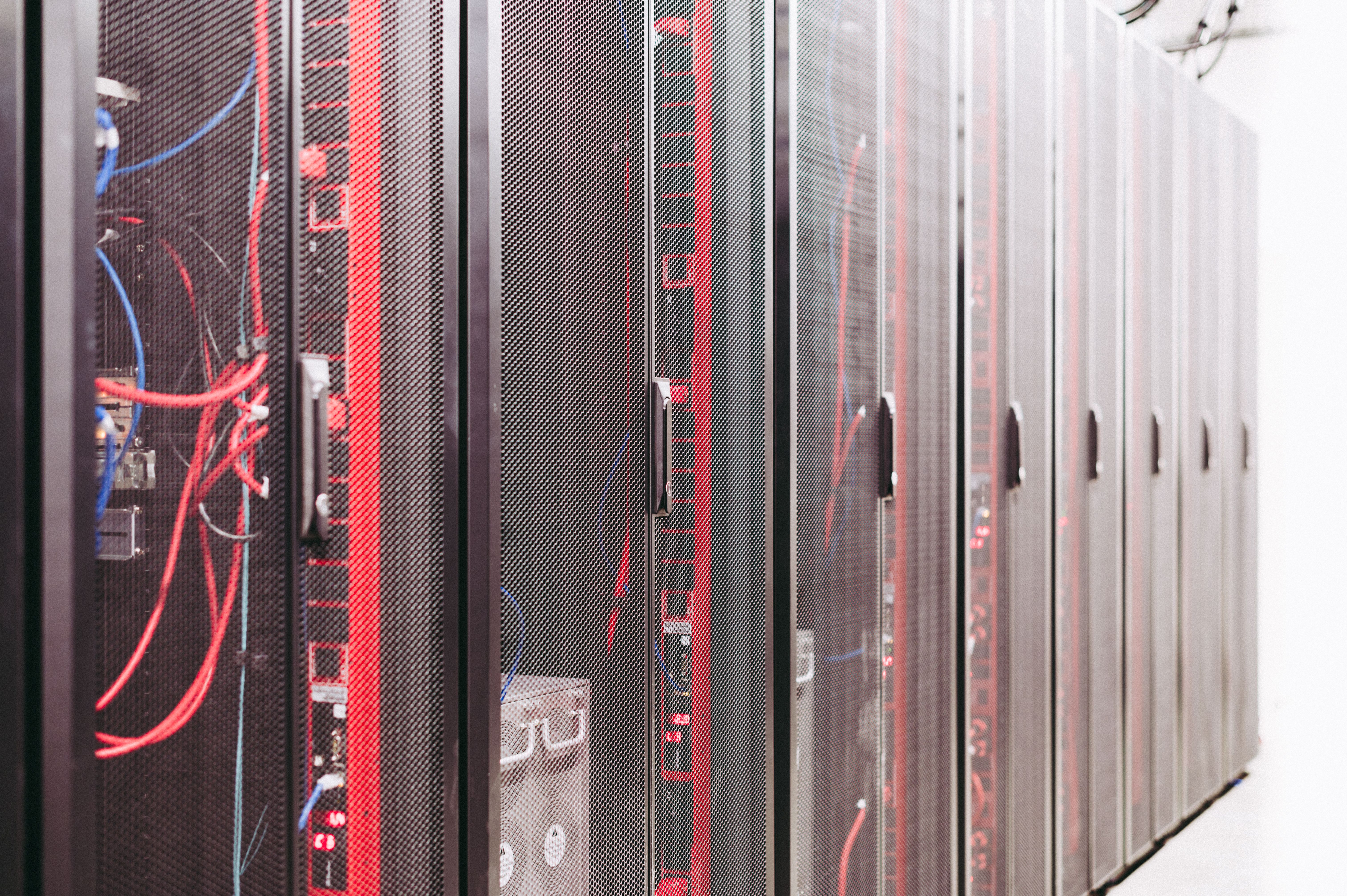 Raport Zscaler: ataki wspierane przez AI omijają VPN, 84 procent firm przechodzi na Zero Trust